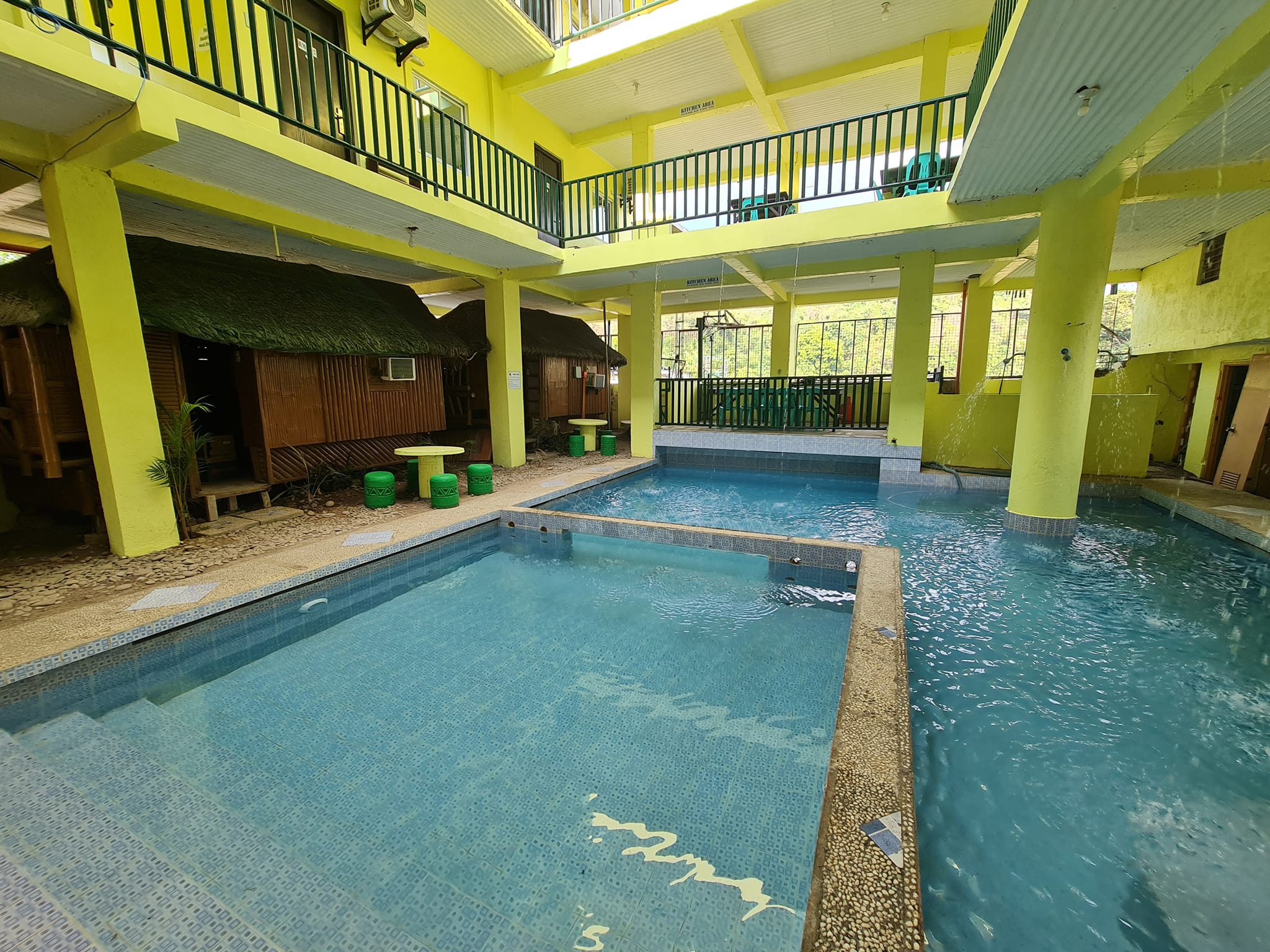 Bakasyunan Ni Gaying - Pool and Beach Resort